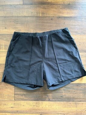 Women's Black Pleated Front active/golf Shorts